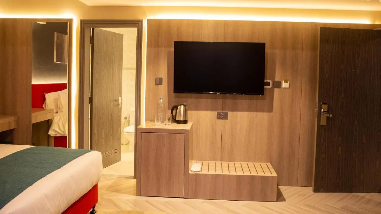 Six Seasons Hotel Dubai 3*,  Emirati Arabi Uniti