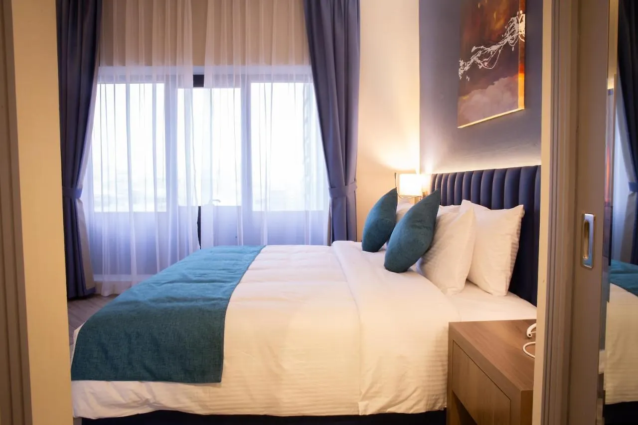 Six Seasons Hotel Dubai 3*,